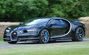 مالك بوغاتي شيرون يدهش جمهور الساعات الفاخرة بساعة كاسيو بسيطة! (فيديو)