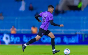 مصعب الجوير يودّع الهلال وينتقل إلى القادسية في صفقة قياسية