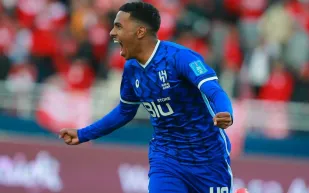 القادسية يرفع عرضه لضم مصعب الجوير.. والهلال يُصعّد الطلب