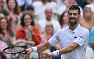 انتصارات ساحقة في ويمبلدون.. دجوكوفيتش يكتب التاريخ وسينر يواصل الهيمنة