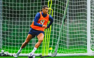 استعدادات الموسم الجديد.. أين تقيم أندية دوري روشن معسكراتها؟