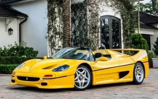 عرض فيراري F50 النادرة الخاصة برالف لورين للبيع في مونتيري 2025