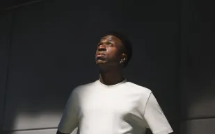 برادلي كوبر ومالوما وفينيسيوس جونيور.. سفراء عطر BOSS Bottled Beyond الجديد