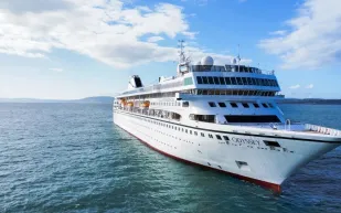 أسلوب حياة فاخر في عرض البحر: Villa Vie Residences تكشف عن أول نادي شاطئي عائم