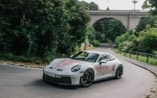 Porsche تصنع سيارة أسطورية.. "لا يمكن حتى لجيف بيزوس اقتناؤها"!