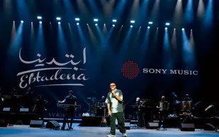 عمرو دياب يُشعل أجواء موسم جدة بحفل استثنائي 