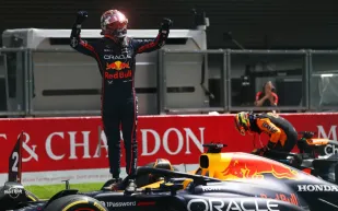 فيرستابن يسجل فوزًا جديدًا في سباق بلجيكا مع ريد بُل ويقترب من القمة.. فيديو 