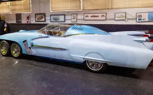 Ice Princess XF58: سيارة نادرة بتصميم مستقبلي غريب تُعرض في مزاد سبتمبر المقبل