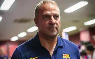 أول انتقاد من فليك لبرشلونة.. حديث صريح عن فوضى الرحلة الآسيوية