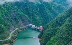 الصين تدشّن أضخم سد بالعالم وتُشعل سباق الطاقة المتجددة