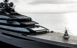 يخت نورد يعبر القطب الشمالي في رحلة نادرة للملياردير ألكسي  مورداتشوف