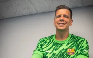  بعد تألقه محليًا وأوروبيًا.. برشلونة يمدد عقد حارسه البولندي تشيزني حتى 2027