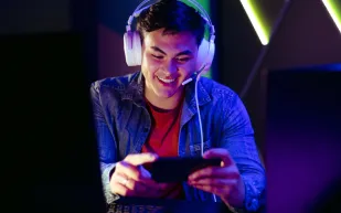 أجهزة الألعاب المحمولة... خمسة أسباب تجعلها تتصدر في المستقبل