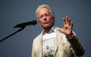 "لا أرغب أن أموت في موقع التصوير".. مايكل دوجلاس يطوي صفحة التمثيل