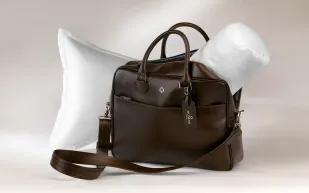 لا يمكن الاستغناء عنها: إكسسوارات السفر الذكية للرجل العصري