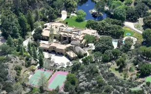 قصر ويل سميث السري.. ملكية ضخمة برمز بريدي خاص