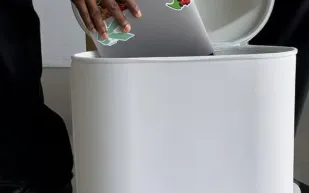 Bravest Studios تحوّل سماعات AirPods إلى حقيبة ظهر ضخمة (صور)