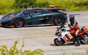 Hayabusa تتفوق على Koenigsegg Jesko في سباق لا يُرحم على مضمار السرعة (فيديو)