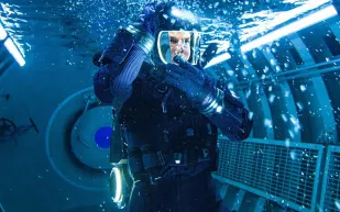 فيلم Deeper: توم كروز يختبر أعماق المحيط في مغامرة سينمائية غير مسبوقة
