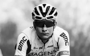 درّاج شاب يفارق الحياة بعد حادث غامض في "قلب السباق"