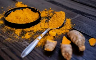 دراسة علمية حديثة تكشف فوائد الكركم في التعافي الرياضي