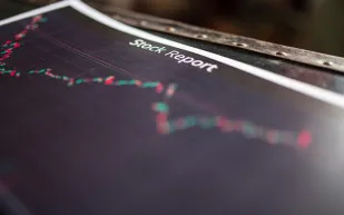 سوق الأسهم السعودية تغلق على ارتفاع محدود عند 10920 نقطة