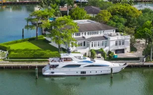 روبي ويليامز يقتني قصرًا في فلوريدا مقابل 40 مليون دولار مع مرآب لـ 18 سيارة