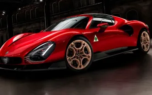 تحفة يدوية بأداء V8 كلاسيكي.. R33 البريطانية تُعيد إحياء أسطورة Stradale الإيطالية