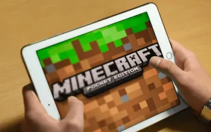 ابتكار مذهل في لعبة Minecraft : "ماكينة القرويين" تثير إبهار الجميع