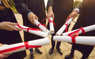 جيل زد يشكك في جدوى التعليم الجامعي.. دراسة تكشف الأرقام