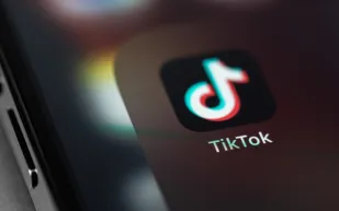 TikTok يودّع نسخته الأصلية.. و"خطة M2" تسابق الزمن لإنقاذه