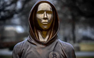 ثروة تتجاوز 120 مليار دولار.. مبتكر بيتكوين في المركز 11 بين أثرياء العالم