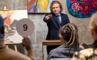 من رولكس إلى بولغري.. ساعات نادرة تُدهش جامعي التحف