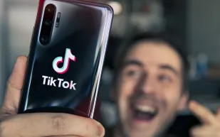 تيك توك يطلق حزمة تحديثات كبرى لتعزيز الخصوصية ودعم المبدعين