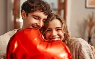 هل النساء أكثر حديثًا من الرجال؟ العلم يُراجع القاعدة