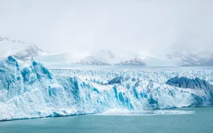 اكتشاف مذهل تحت جليد القارة القطبية.. هل يسرّع ذوبان الجليد؟