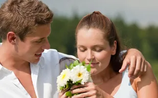 هل تلعب الجينات دورًا مختلفًا في حاسة الشم لدى الرجال والنساء؟ دراسة تجيب