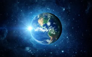 اندماج ثقبين أسودين هائلين يشكل جرمًا فلكيًا جديدًا يُعيد تعريف فهمنا للكون