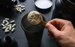 هل يجب تناول الكرياتين يوميًا؟ دراسة تُعيد الجدل إلى الواجهة