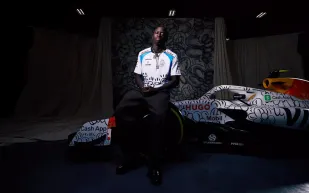 تعاون مفاجئ بين Racing Bulls والفنان SLAWN يشعل حلبة فورمولا 1 (صور)