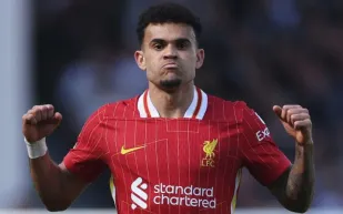 بايرن ميونيخ يرفع عرضه لضم لويس دياز من ليفربول.. فهل تحسم الصفقة قريبًا؟