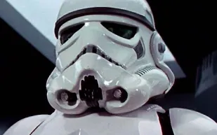 مزاد Star Wars: بيع خوذة Stormtrooper وسيوف ضوء بمبالغ خيالية