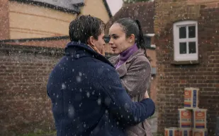 أفضل الأفلام الرومانسية على نتفليكس لسهرة دافئة مع زوجتك 2025