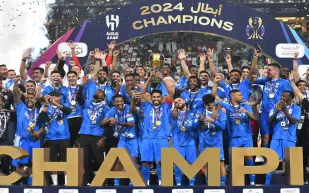 الهلال يُعيد إلى الأذهان تتويجه بالسوبر السعودي على حساب النصر (فيديو)