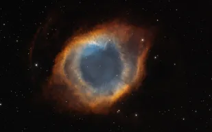 علماء يرصدون "عين ساورون" في مجرة تبعد مليارات السنين الضوئية