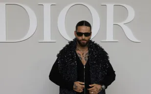 Maluma يوقف حفله لتوعية أم تجاهلت حماية طفلها من الضوضاء العالية (فيديو)