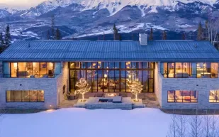 قصر التزلج الزجاجي في تيلوريد: صفقة بمبلغ قياسي بعد تخفيض السعر