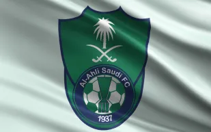 الأهلي السعودي في مواجهة نارية مع نيوم.. 6 نجوم يهددون المسار