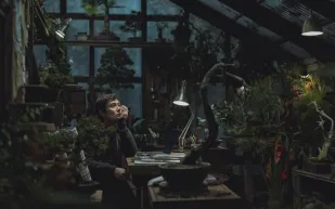 بعد مشاركته في مهرجان فينيسيا.. تعرف على قصة فيلم No Other Choice (فيديو)