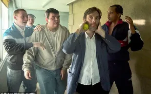 إطلالة صادمة لكيليان ميرفي في فيلم "Steve" (فيديو)